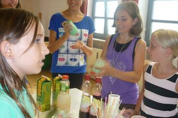 Wir mixen leckere Cocktails 12