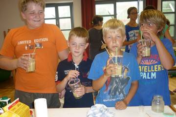 Wir mixen leckere Cocktails 16