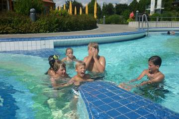 Gemeinsam zum Schwimmen 15