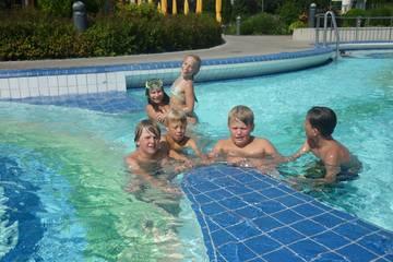 Gemeinsam zum Schwimmen 16